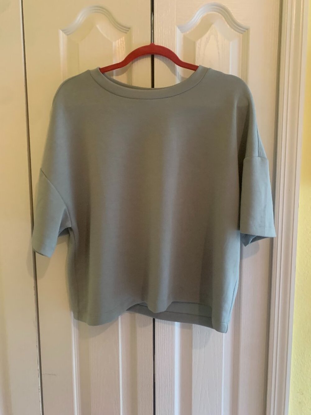 SuperSoft Women's Short-Sleeve Mint Green Relaxed Workout Crop Top